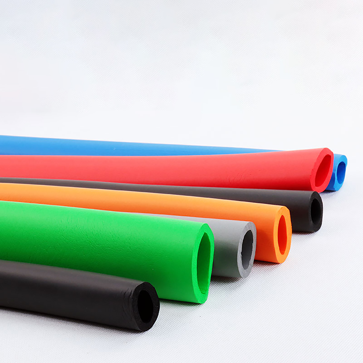 1 メートルのカラフルな NBR スポンジチューブ断熱滑らか - Pipe Insulation Foam のレビューと価格